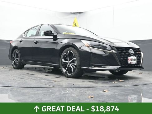 Used 2024 Nissan Altima 2.5 SR FWD image 47