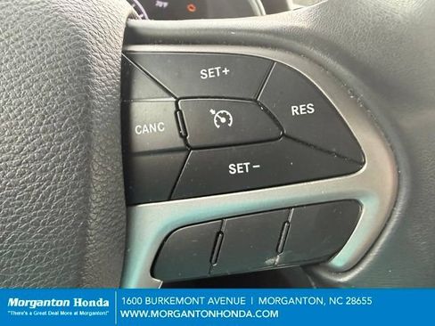 Used 2019 Jeep Grand Cherokee Laredo w/ Laredo X Package AWD/4WD image 9