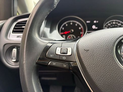 Used 2021 Volkswagen Golf 4-Door image 14