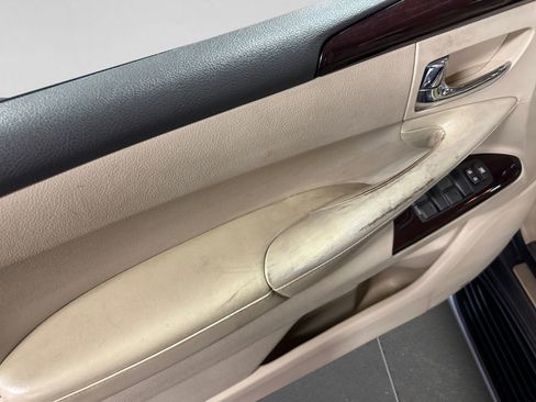Used 2013 Lexus LX 570 4WD w/ Luxury Pkg image 12