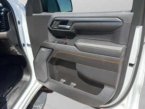 Used 2024 GMC Sierra 1500 AT4 w/ Technology Package AWD/4WD image 9