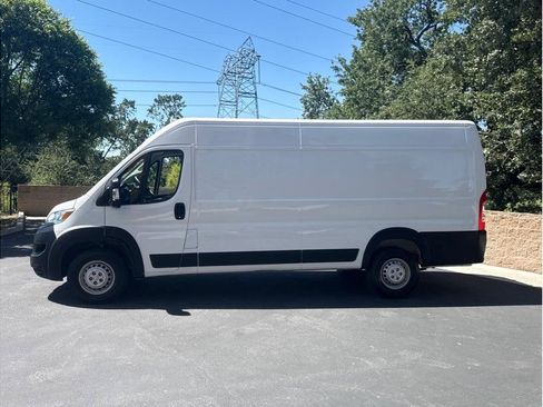 Used 2025 RAM ProMaster 3500 w/ Convenience Group FWD image 2