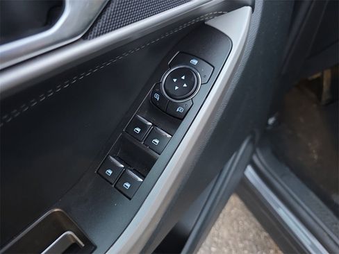 Used 2024 Ford Explorer XLT image 19