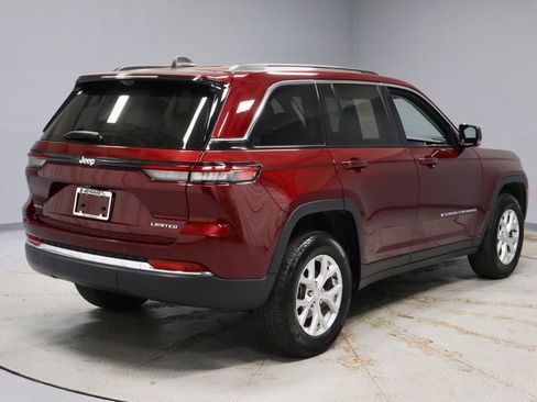 Used 2024 Jeep Grand Cherokee Limited w/ Luxury Tech Group II image 12