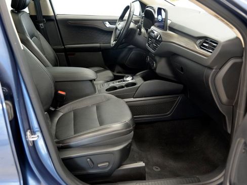 Used 2020 Ford Escape Titanium image 30