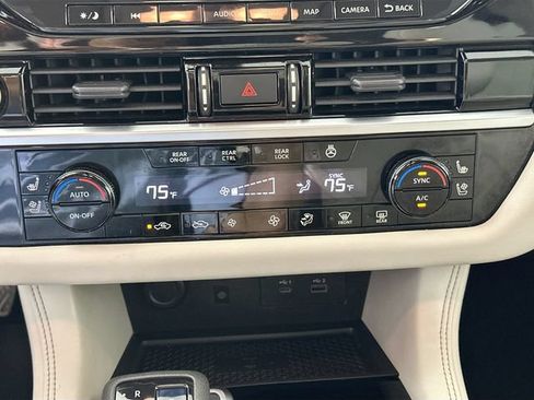 Used 2022 Nissan Pathfinder Platinum w/ Cargo Package AWD/4WD image 18