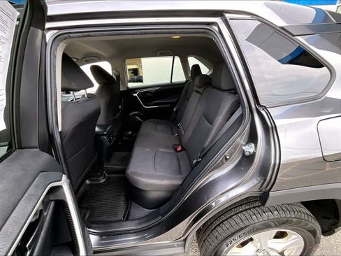 Used 2021 Toyota RAV4 LE image 15