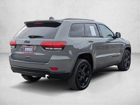 Used 2019 Jeep Grand Cherokee Laredo image 5
