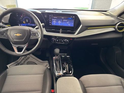 Used 2024 Chevrolet Trax LT w/ Driver Confidence Package FWD image 9