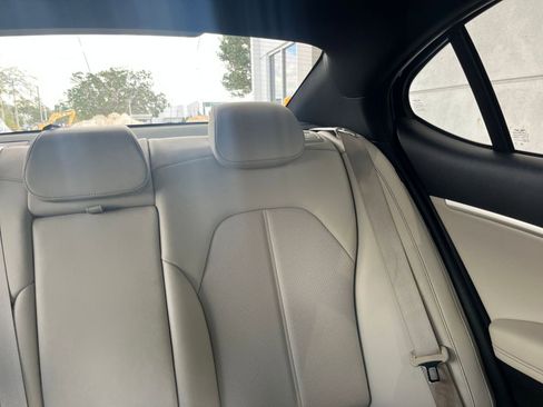 Used 2025 Genesis G70 2.5T image 37