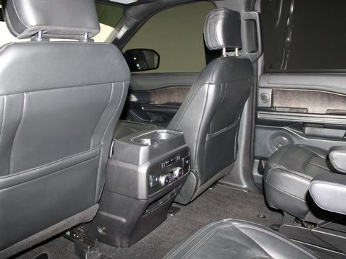 Used 2019 Ford Expedition Limited w/ Equipment Group 301A RWD image 18