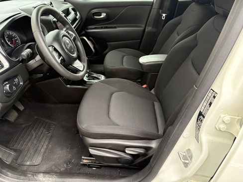 Used 2023 Jeep Renegade Latitude image 5