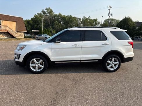 Used 2016 Ford Explorer XLT w/ Equipment Group 201A AWD/4WD image 9
