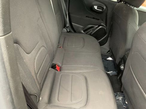 Used 2020 Jeep Renegade Latitude w/ Cold Weather Group image 15