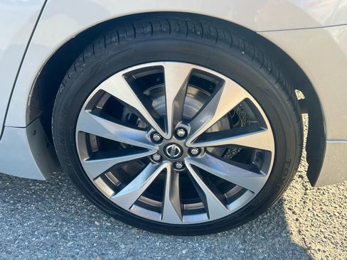 Used 2019 Nissan Maxima Platinum w/ Illumination Package image 10