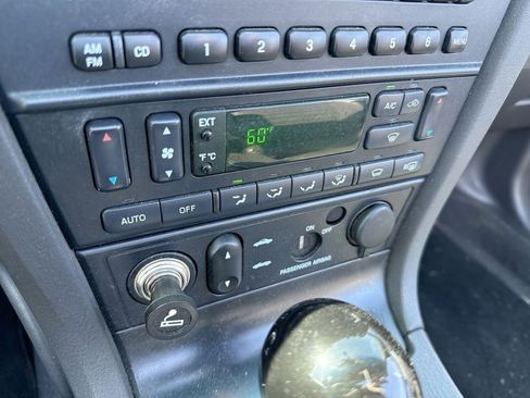 Used 2002 Ford Thunderbird image 12