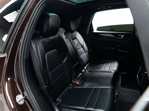 Used 2019 Porsche Cayenne image 23
