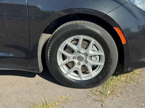 Used 2020 Chrysler Voyager Lxi w/ Cold Weather Group image 9