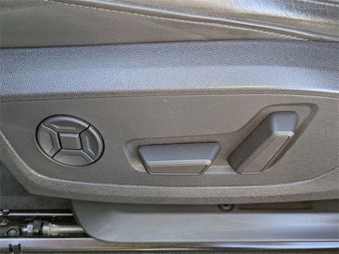 Used 2019 Audi Q3 2.0T Prestige w/ Prestige Package image 21