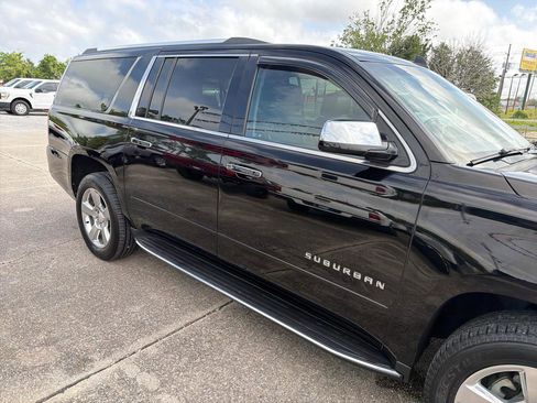 Used 2019 Chevrolet Suburban Premier image 14