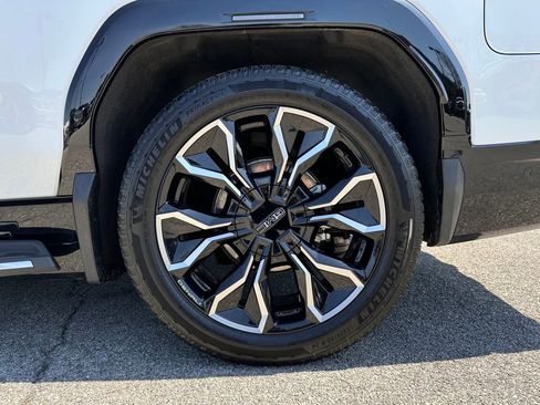 Used 2025 GMC Sierra EV Denali image 45