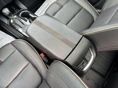 Certified 2022 Chevrolet Blazer Premier w/ Enhanced Convenience Package AWD/4WD image 23