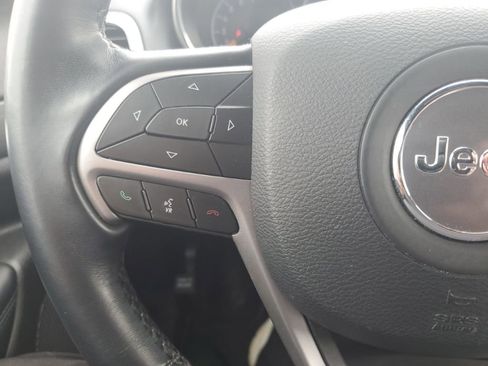 Used 2021 Jeep Grand Cherokee Laredo image 17