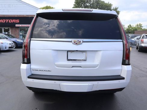 Used 2016 Cadillac Escalade Luxury AWD/4WD image 4