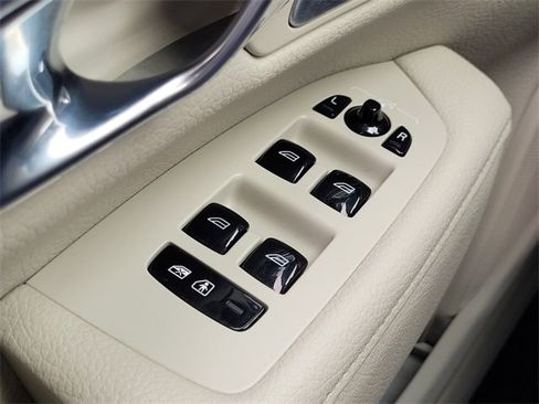 Used 2017 Volvo V90 T6 Cross Country image 27