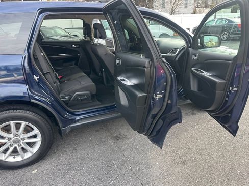 Used 2017 Dodge Journey SXT w/ Comfort/Convenience Group image 23