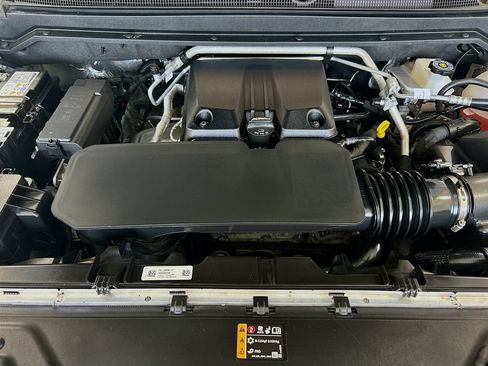 Used 2025 GMC Canyon AT4 w/ LPO, Off Road Lift Package AWD/4WD image 28