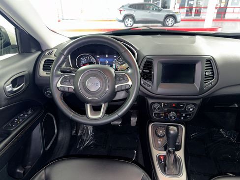 Used 2018 Jeep Compass Latitude w/ Popular Equipment Group AWD/4WD image 16