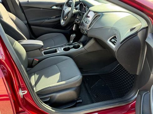 Used 2019 Chevrolet Cruze LT image 24