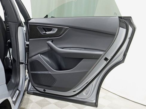 Used 2021 Audi Q8 Prestige w/ Prestige Package image 39