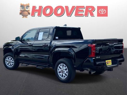 Used 2025 Toyota Tacoma SR5 AWD/4WD image 5