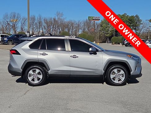 Used 2021 Toyota RAV4 XLE w/ Convenience Package image 6