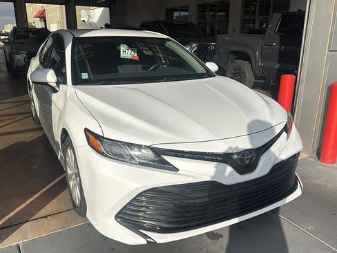 Used 2020 Toyota Camry LE image 12