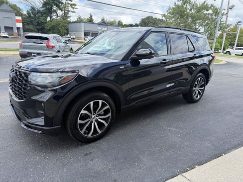 Used 2025 Ford Explorer ST-Line AWD/4WD image 6