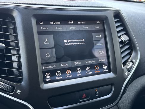 Used 2022 Jeep Cherokee Trailhawk w/ Comfort/Convenience Group AWD/4WD image 22