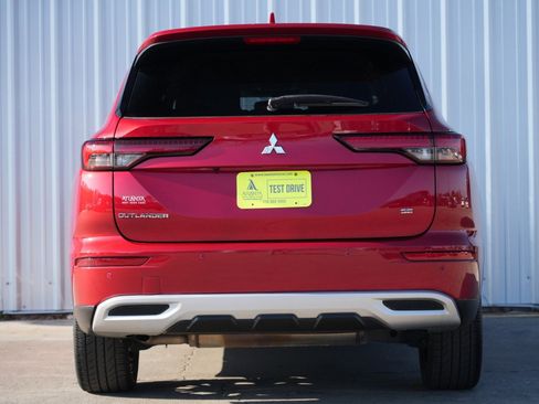 Used 2022 Mitsubishi Outlander SE image 10