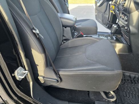 Used 2018 Jeep Wrangler Unlimited Sport image 14