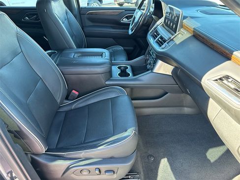 Used 2021 Chevrolet Tahoe Premier w/ Premium Package image 19