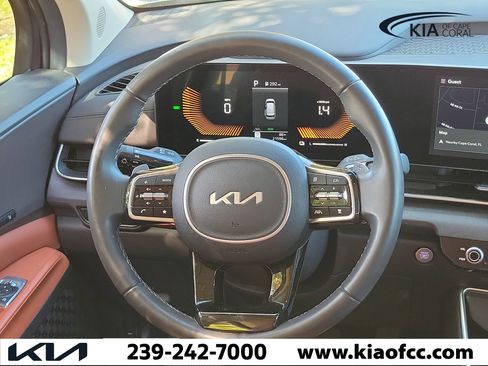 Used 2025 Kia Carnival EX FWD image 24