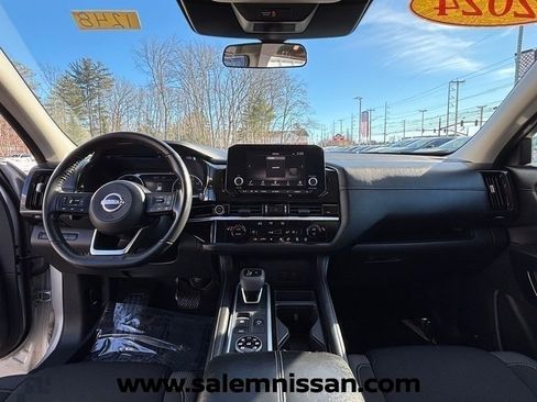 Used 2024 Nissan Pathfinder SV AWD/4WD image 20