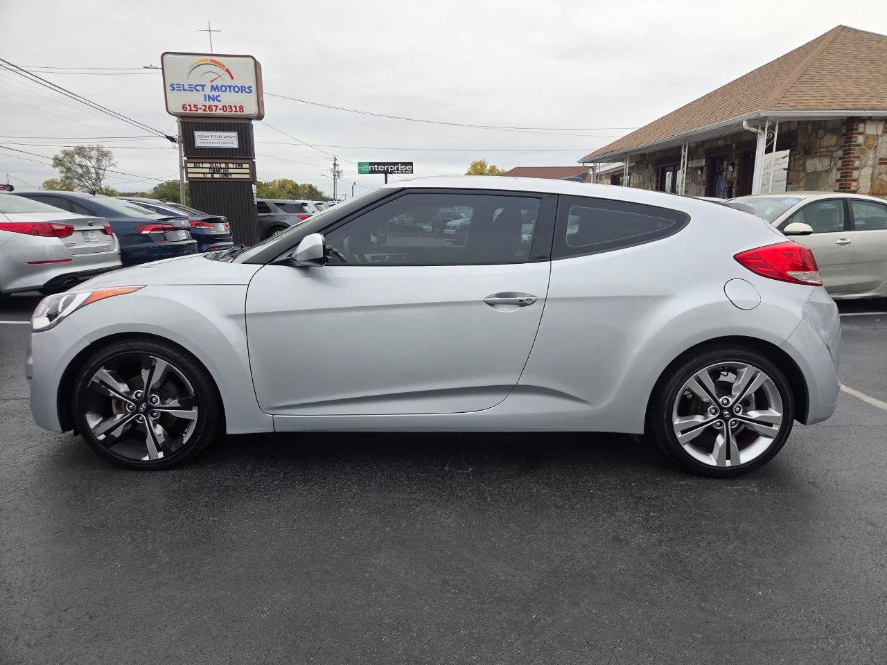 Used 2017 Hyundai Veloster Value Edition FWD image 3