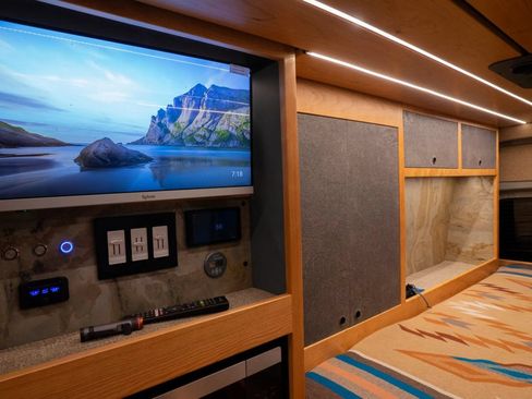Used 2024 Mercedes-Benz Sprinter 2500 image 9
