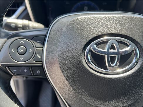 Used 2025 Toyota Corolla Cross XLE FWD image 11