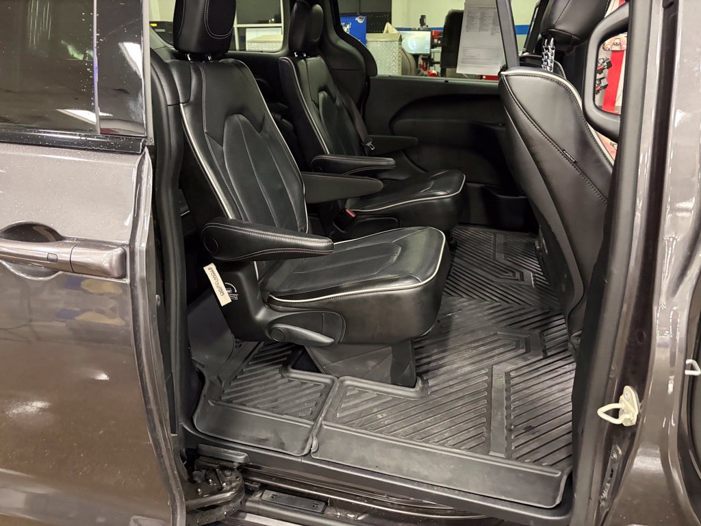 Used 2021 Chrysler Pacifica Limited w/ Uconnect Theater Family Group AWD/4WD image 23