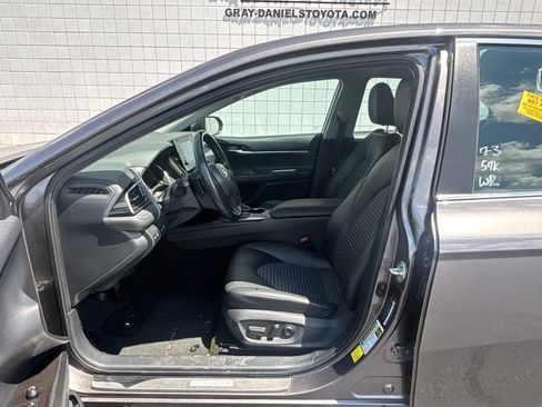 Used 2024 Toyota Camry SE FWD image 4
