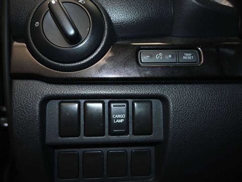 Used 2017 Nissan Titan SV AWD/4WD image 15